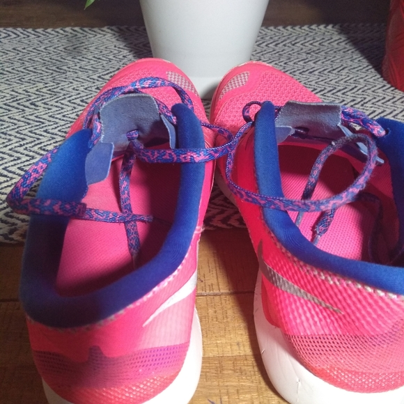 Used women's Nike free 5.0 running shoes size 7y / 8.5 women pink - Picture 8 of 10